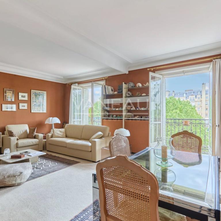 Paris XVe - Volontaires - Appartement en étage élevé