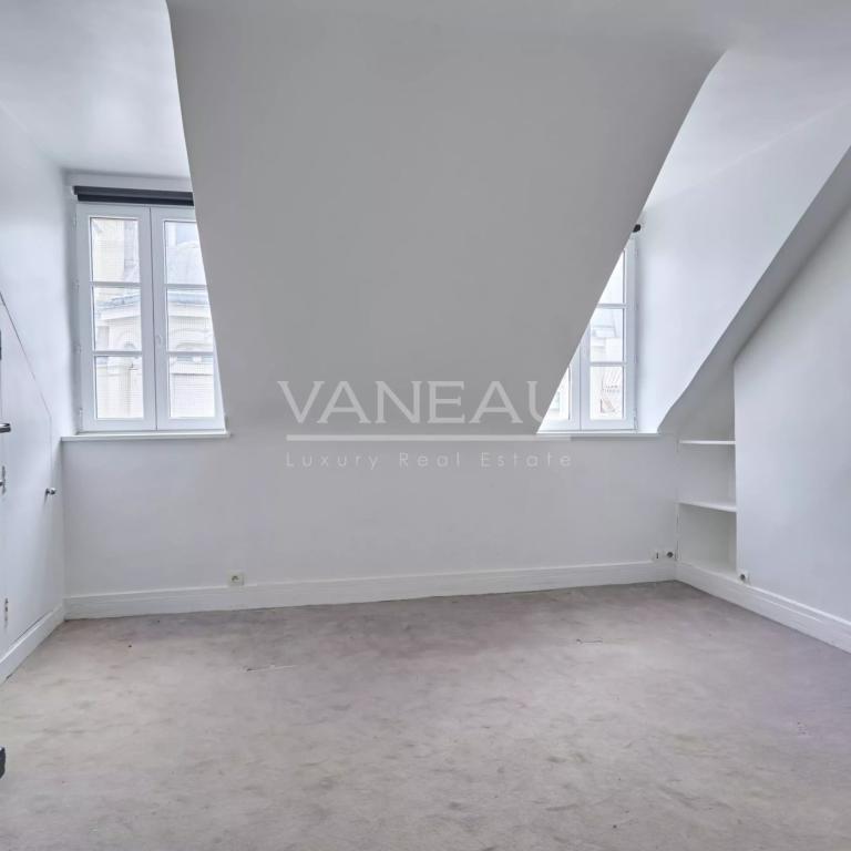 Paris VII - Verneuil - Appartement deux pièces (à réunir) traver