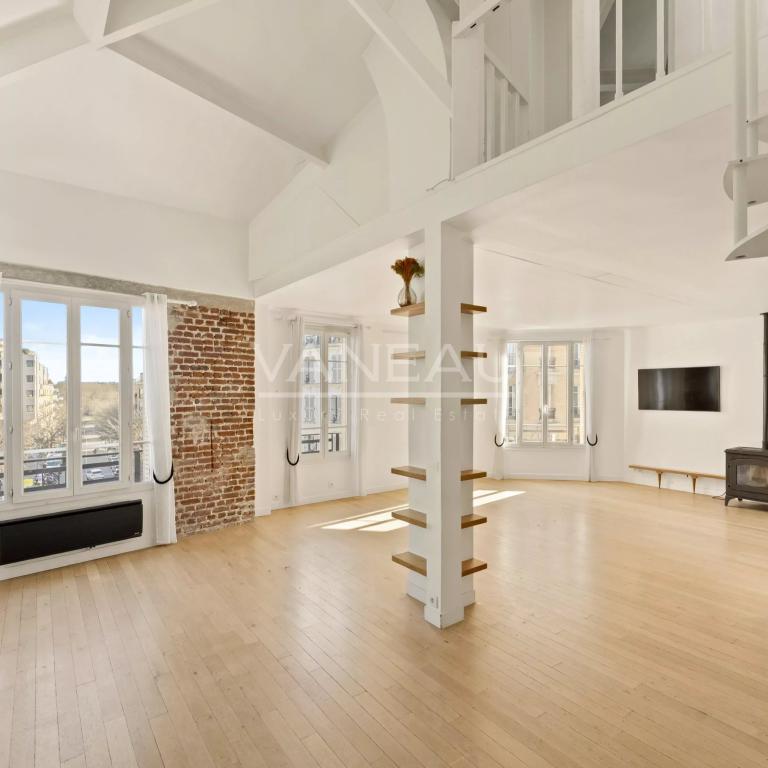 Duplex esprit loft au centre ville - Dernier étage