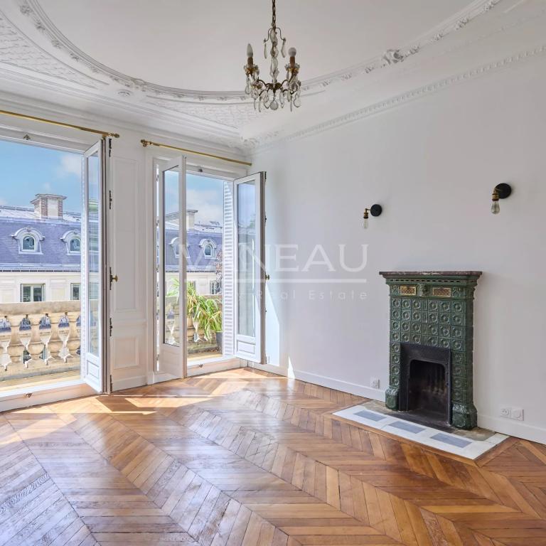 Derniers étages  de standing rare - Balcon en pierre - Vue dégagée - Plein Sud