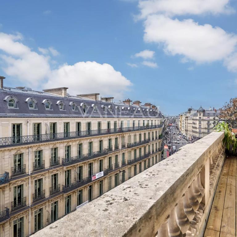Derniers étages  de standing rare - Balcon en pierre - Vue dégag