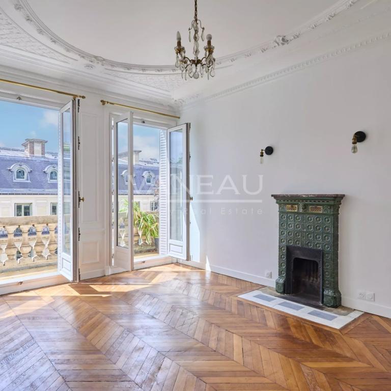 Derniers étages  de standing rare - Balcon en pierre - Vue dégag