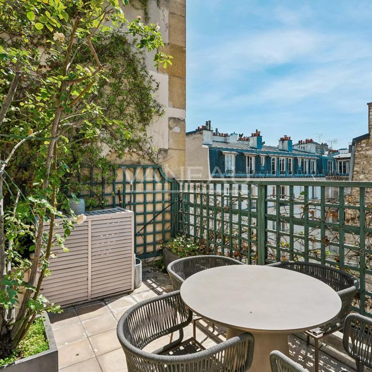 PARIS XVIe – Jasmin – 7ème étage avec Terrasse  de plain-pied.