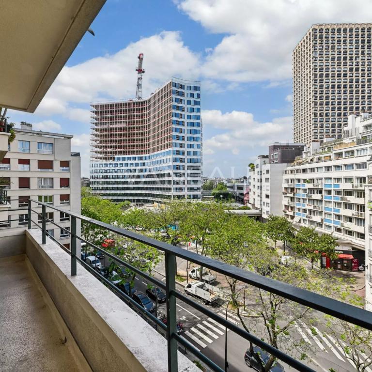 Paris 15ème - Lumineux 3 pièces avec balcon et vue dégagée