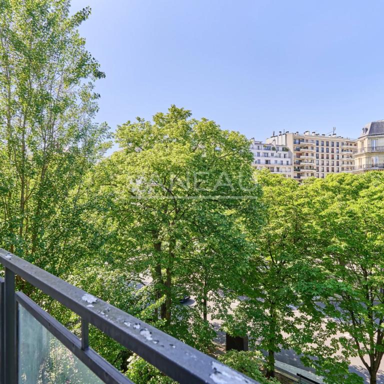 PARIS XVIe - Henri Martin - Appartement familial d'angle Etage E