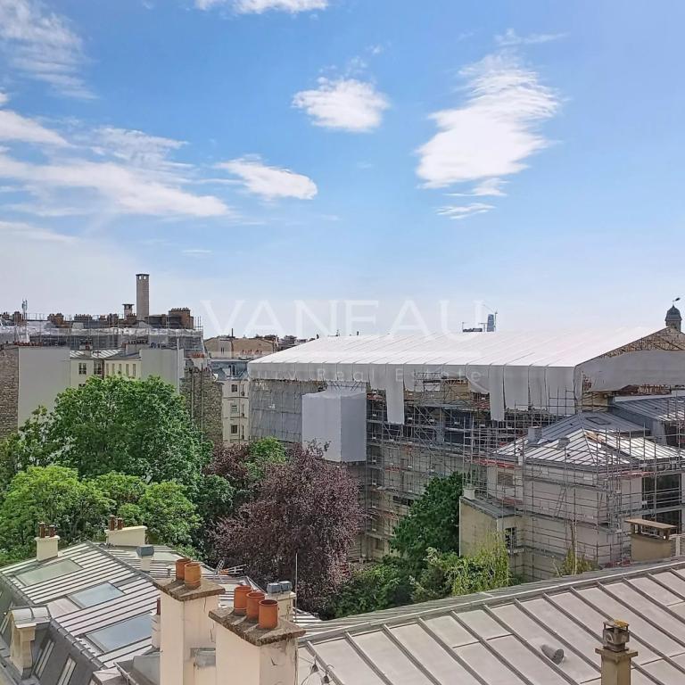 PARIS VII - RUE VANEAU - STUDIO