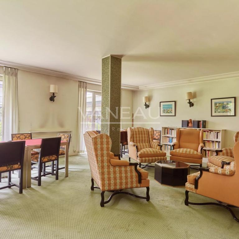 Neuilly – Quartier Mairie – Appartement au calme sur jardin avec