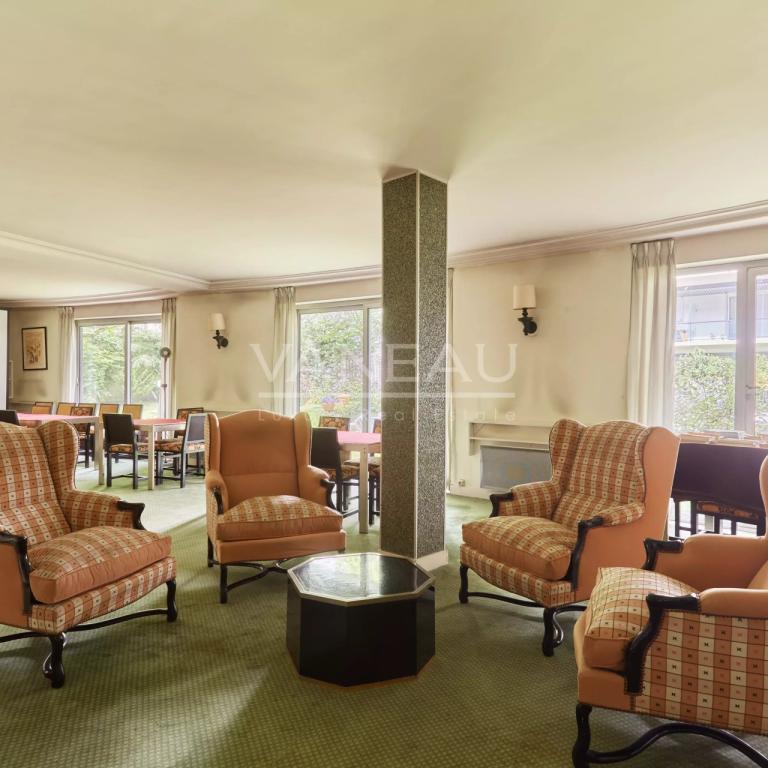 Neuilly – Quartier Mairie – Appartement au calme sur jardin avec