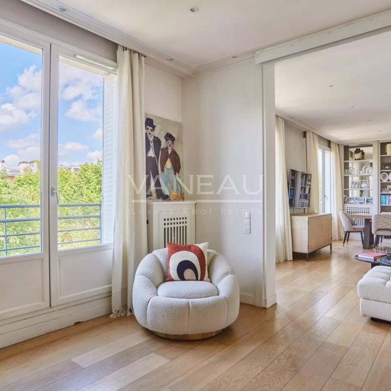 Neuilly sur Seine - Château - Dernier étage terrasse de plain-pi