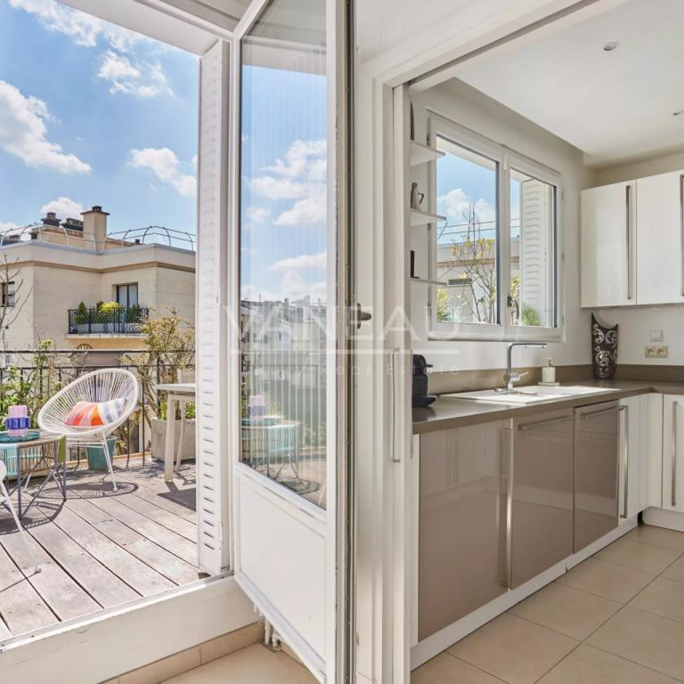 Neuilly sur Seine - Château - Dernier étage terrasse de plain-pi