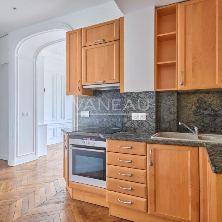 Derniers étages  de standing rare - Balcon en pierre - Vue dégag