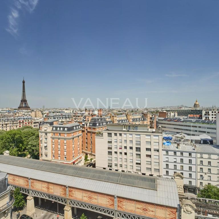 Paris XVe - Cambronne - Dernier étage avec vue monuments