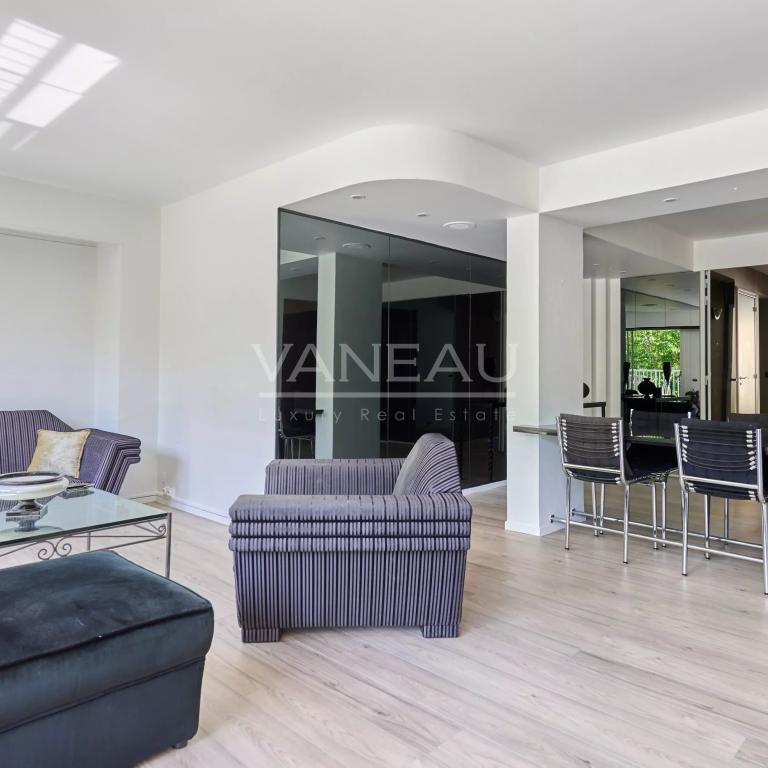 PARIS XVIè – RANELAGH - BALCON-TERRASSE SUR INTÉRIEUR