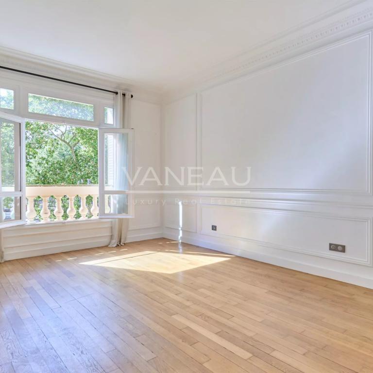 Paris VIIe - Appartement familial au pied du Champ-De-Mars