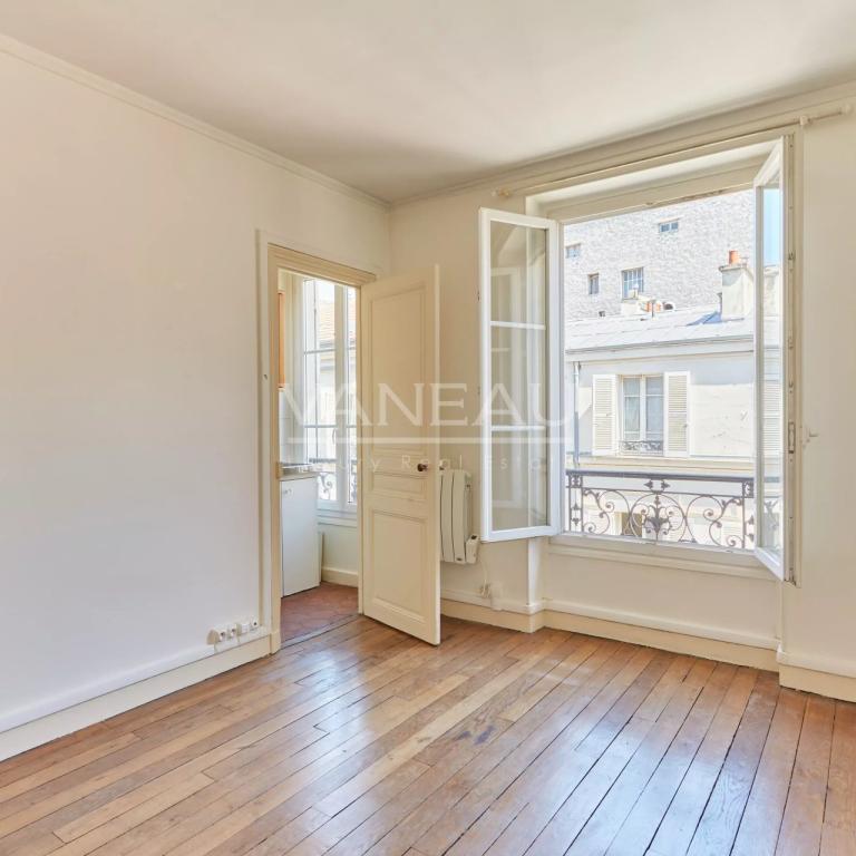 PARIS XVIIe - Charmant deux pièces  rue de Lévis.