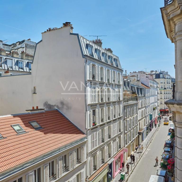 PARIS XVIIe - Charmant deux pièces  rue de Lévis.