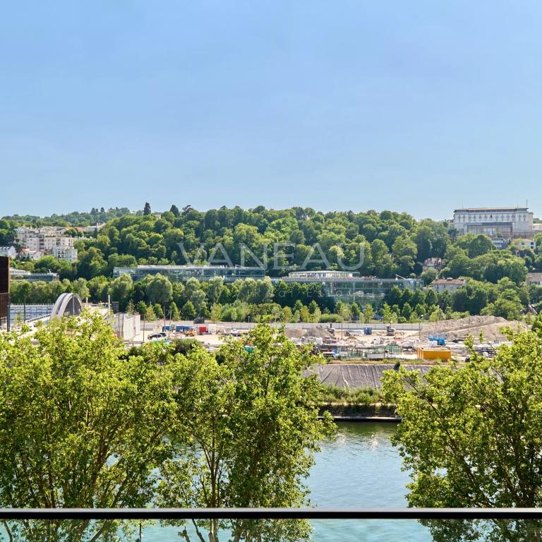EXCLUSIVITE - 3 pièces en étage élevé avec terrasse