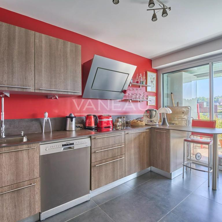 EXCLUSIVITE - 3 pièces en étage élevé avec terrasse