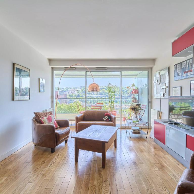 EXCLUSIVITE - 3 pièces en étage élevé avec terrasse