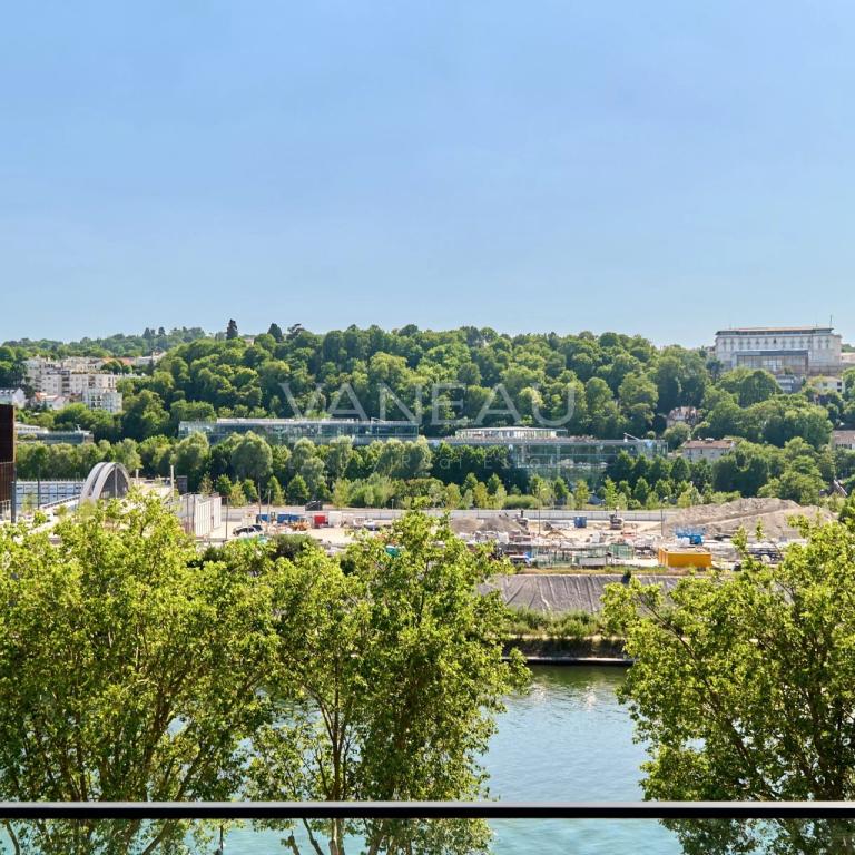 EXCLUSIVITE - 3 pièces en étage élevé avec terrasse