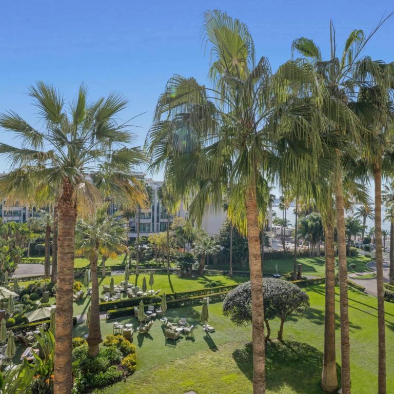 Cannes Croisette Grand Hotel Appartement 4 Pièces vue mer à vend
