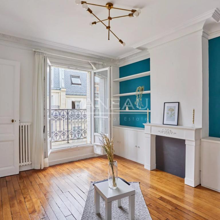 Paris XVIIe -Ternes - Appartement 3 pièces balcon filant