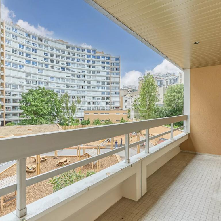 Paris XVe - Cambronne - Appartement trois pièces avec balcon