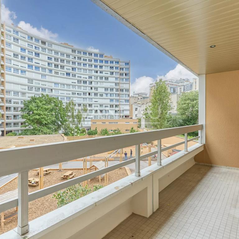 Paris XVe - Cambronne - Appartement trois pièces avec balcon
