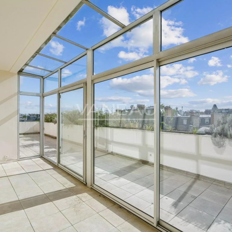 Paris VIIe - Gros caillou - Dernier étage avec terrasse avec vue