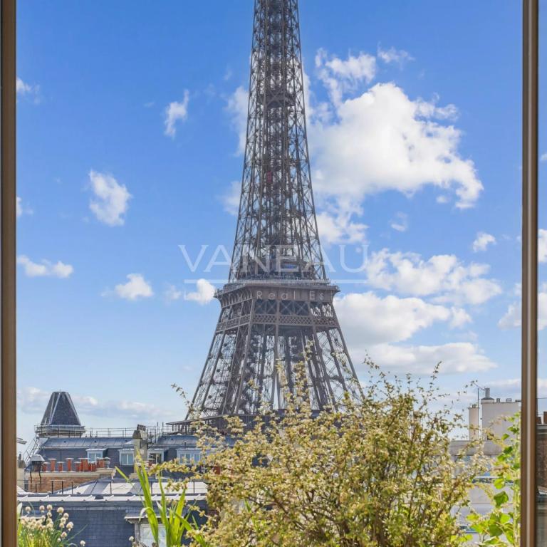 Paris VIIe - Gros caillou - Dernier étage avec terrasse avec vue