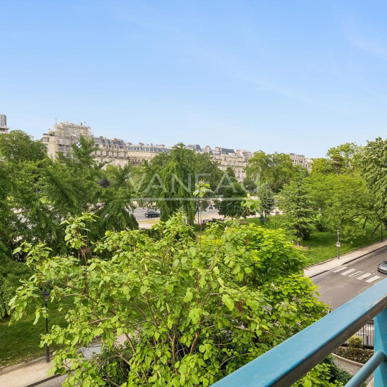 Paris XVIe - Foch/Raymond Poincaré - Appartement familial en étage élevé - Vue dégagée - Sectorisation Janson de Sailly.