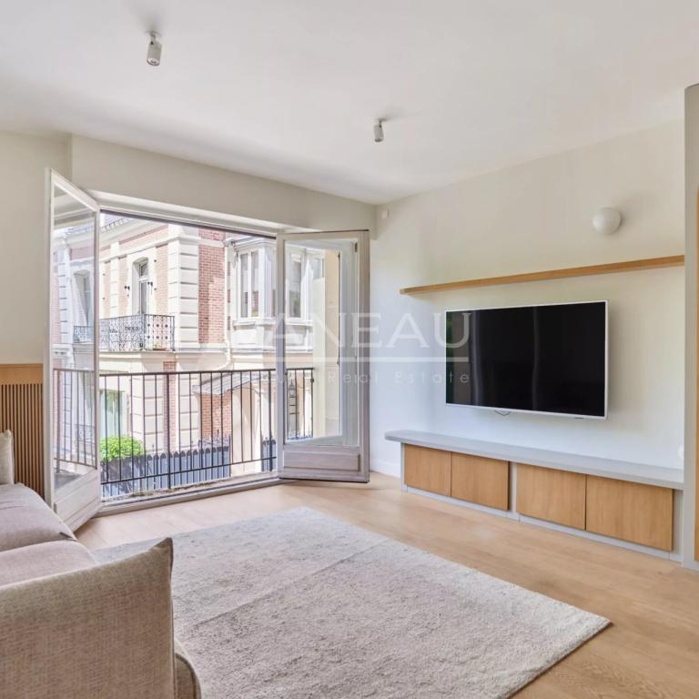 Paris XVIe- Villa Scheffer - Studio avec balcon