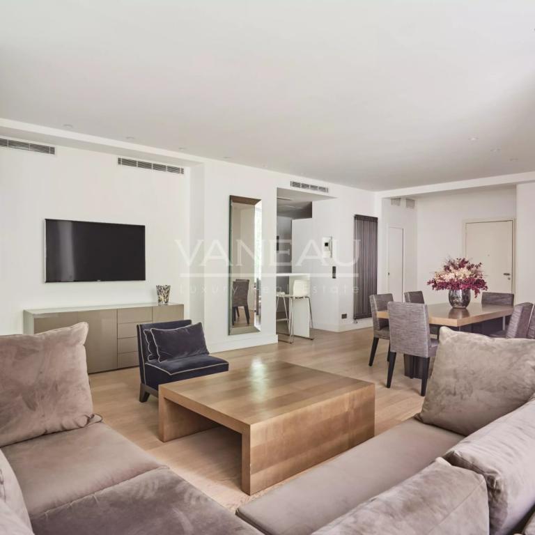 Paris VIIIe- Montaigne - Appartement rénové luxe