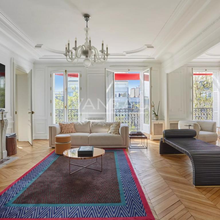 Paris VIIIᵉ - Alma–Marceau - Élégance parisienne avec vue tour  