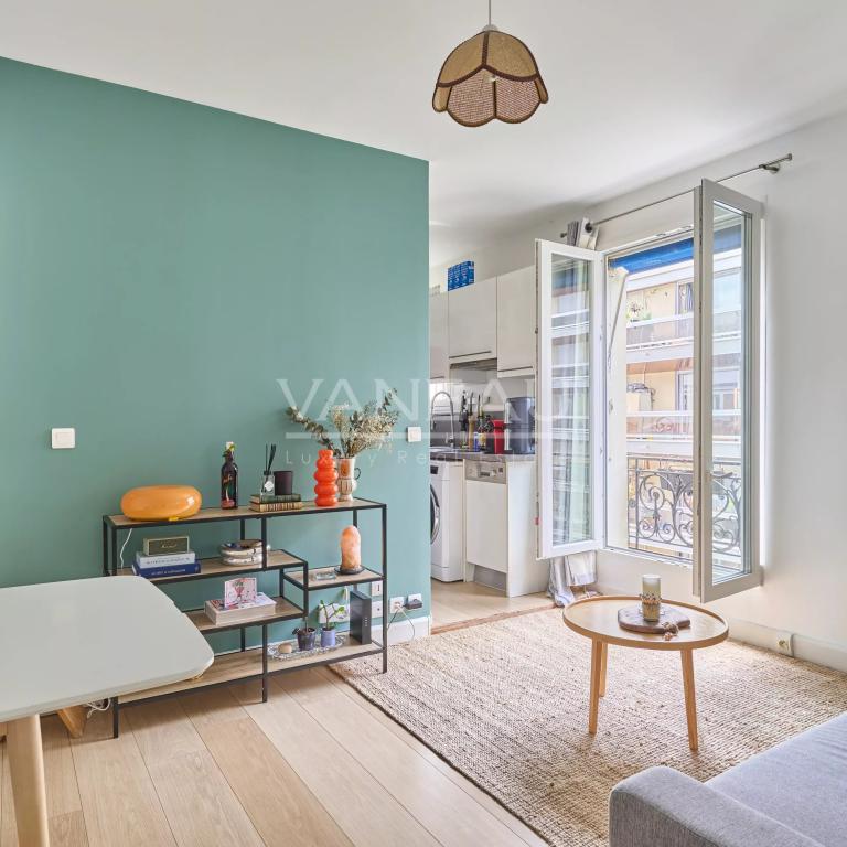 Paris XVIIIe - Villa Saint-Michel - Deux pièces en étage élevé vendu occupé