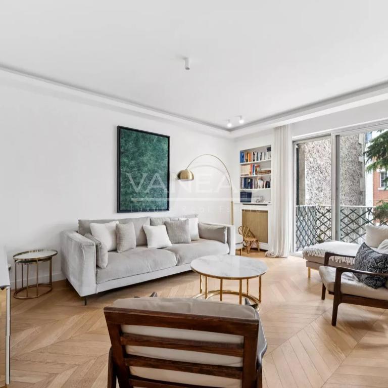 Paris XVIe - Village d'Auteuil - Bel appartement rénové avec grand balcon. Sectorisation JB Say.