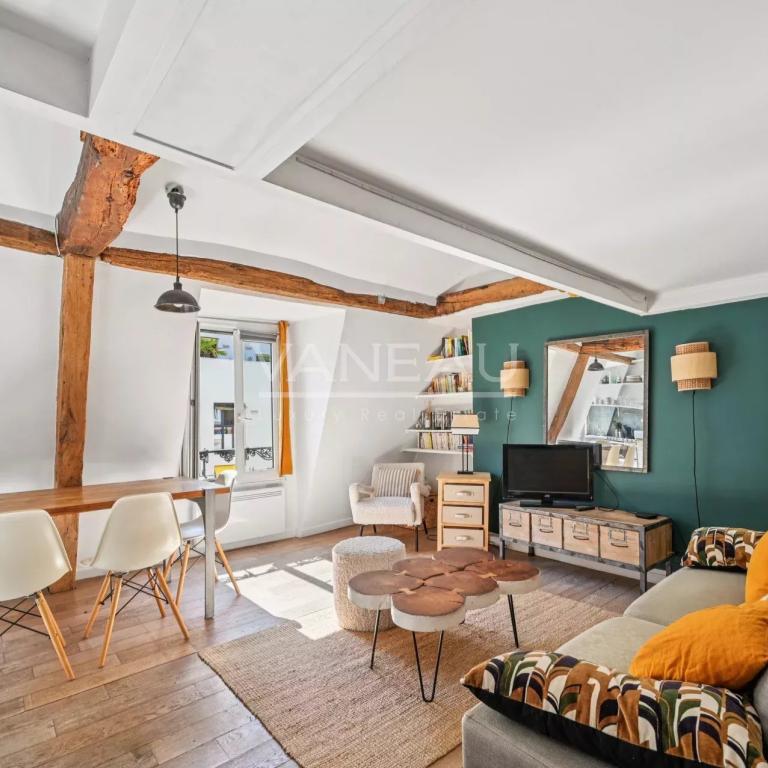 Exclusivité - Paris 14 - Montparnasse/Notre Dame des Champs -Trois pièces au dernier étage avec ascenseur