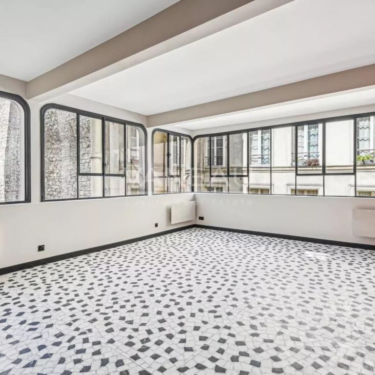 Paris IXe - Saint Georges / Rue des Martyrs - Maison de ville rénovée avec rooftop 42 m2 DPE C