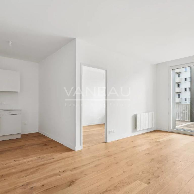 Issy-les-Moulineaux - Trois pièces rénové avec large balcon