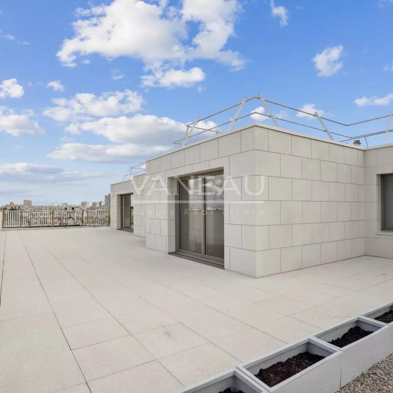 Issy-les-Moulineaux - Appartement familial dernier étage avec terrasse panoramique de 148 m²