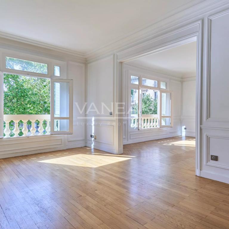 Paris VIIe - Appartement familial au pied du Champ-De-Mars