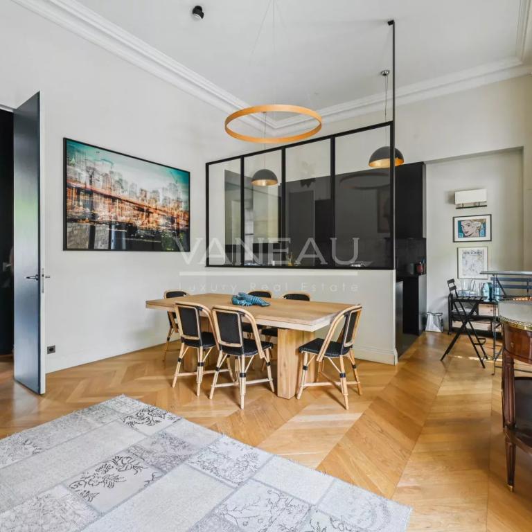Paris XVe Avenue de Suffren - Magnifique appartement de réception avec jardin