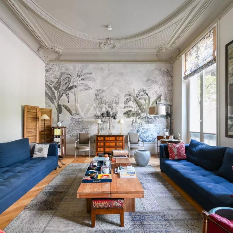 Paris XVe Avenue de Suffren - Magnifique appartement de réception avec jardin