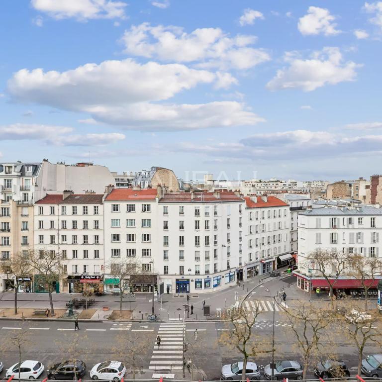 Paris XVIe - Auteuil Sud - Appartement familial quatre chambres en étage élevé. Vue Dégagée.