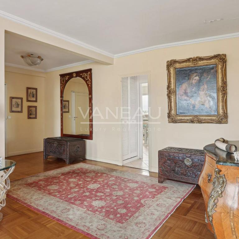 PARIS XVI - Auteuil Sud - Appartement familial avec balcon large et vue dégagée.