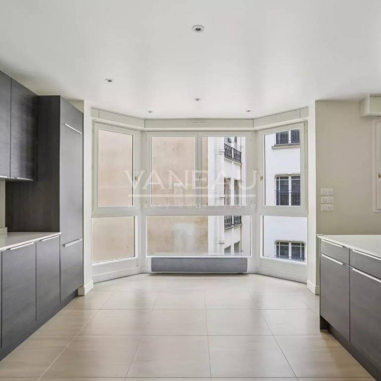Paris XVIe - Georges Mandel - Appartement familial de 160 m2 Etage Elevé