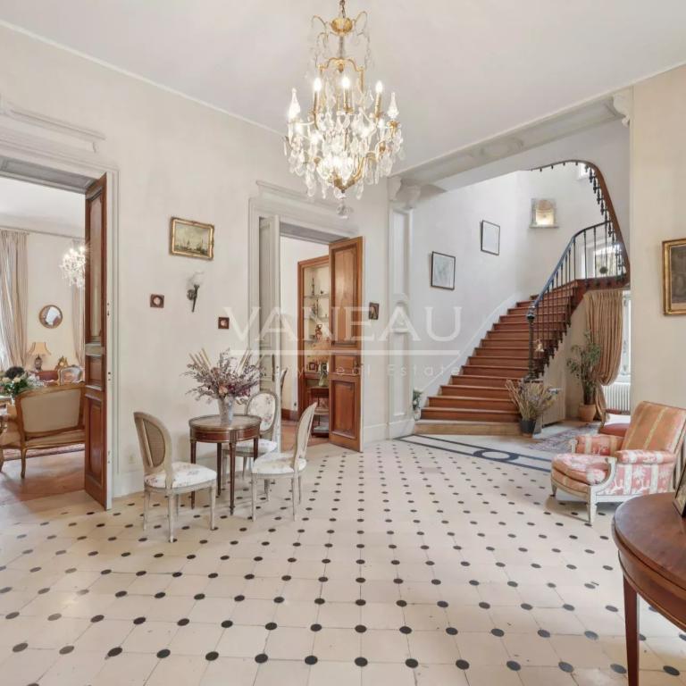 Évreux (27) - Magnifique propriété. Domaine sur parc arboré de 2200 m² -