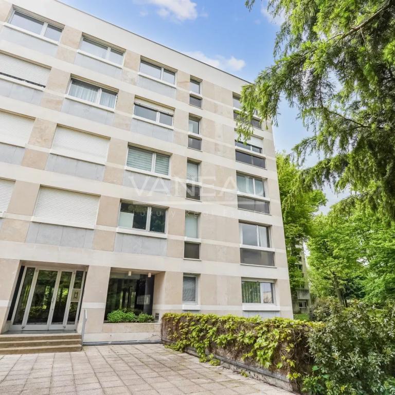 Garches - Appartement familial avec terrasse