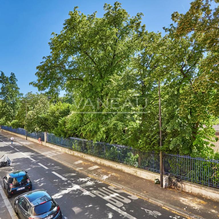 Paris XIVE - En face du Parc Montsouris, maison emblématique de 174 m² de 3 à 5 chambres et 60m² d'extérieur