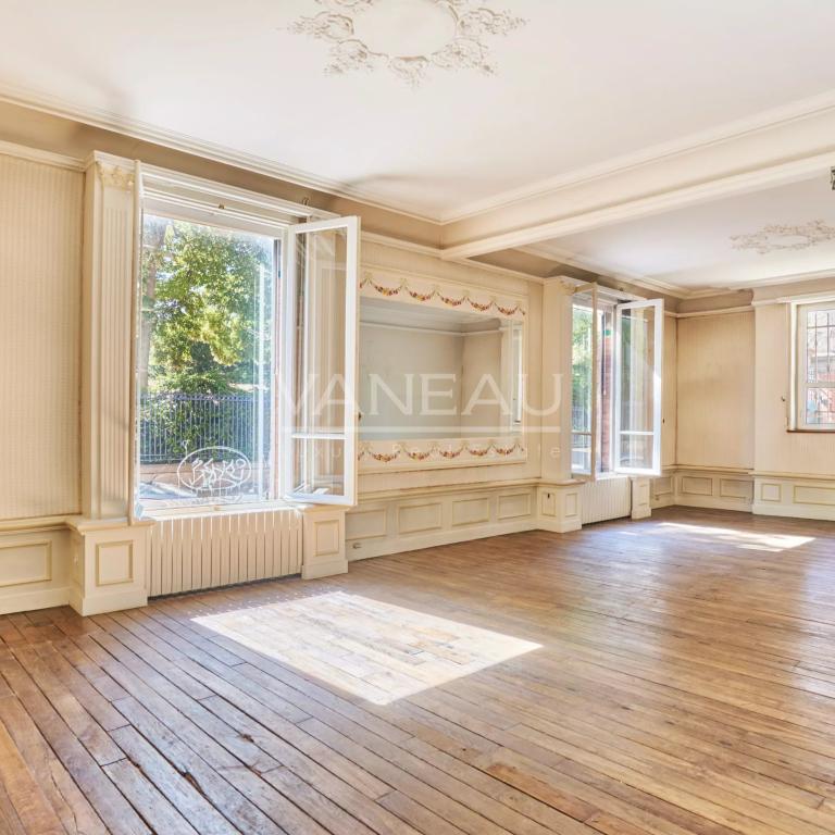 Paris XIVE - En face du Parc Montsouris, maison emblématique de 174 m² de 3 à 5 chambres et 60m² d'extérieur